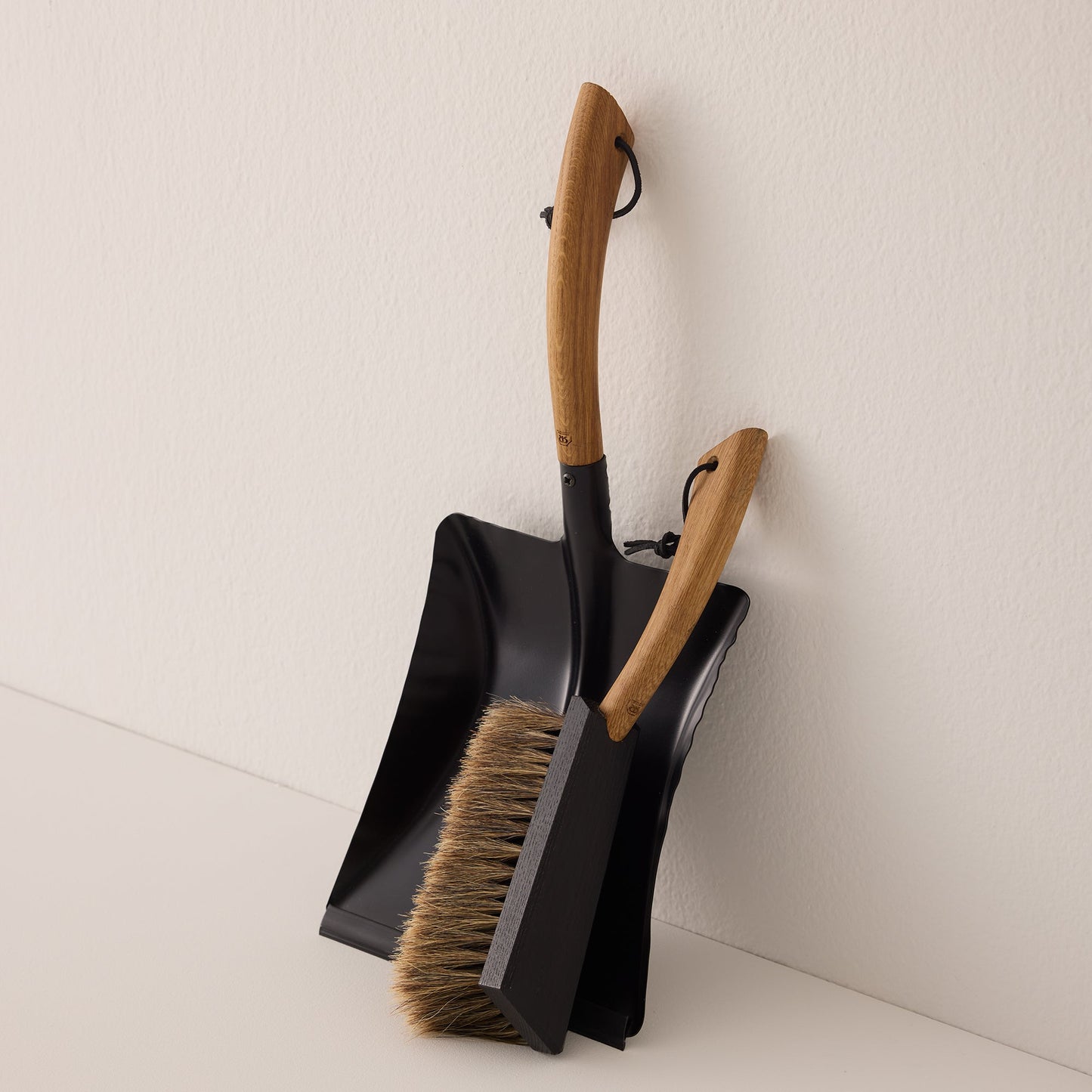 Oak Handle Dustpan