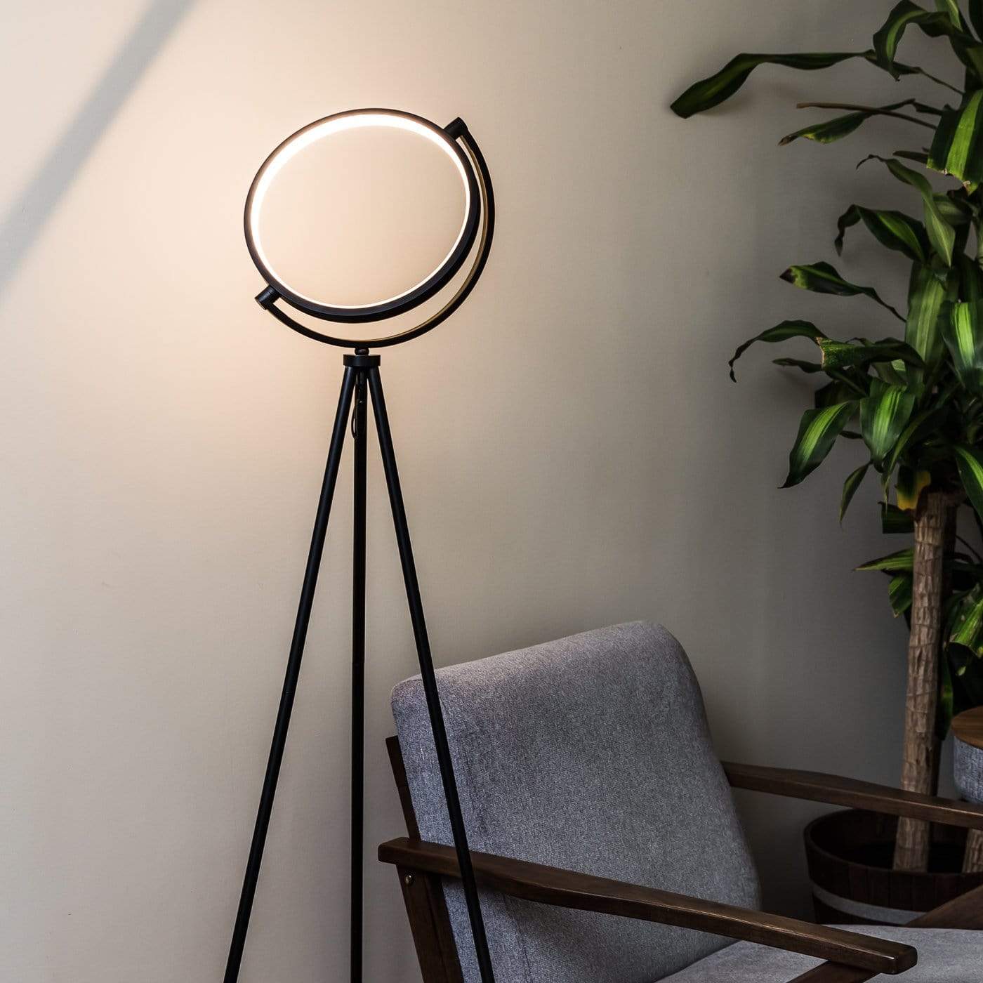 Halo Collection | Modern Floor Lamp with Adjustable LED Light | Sleek Black Design for Elegant Living Room Decor