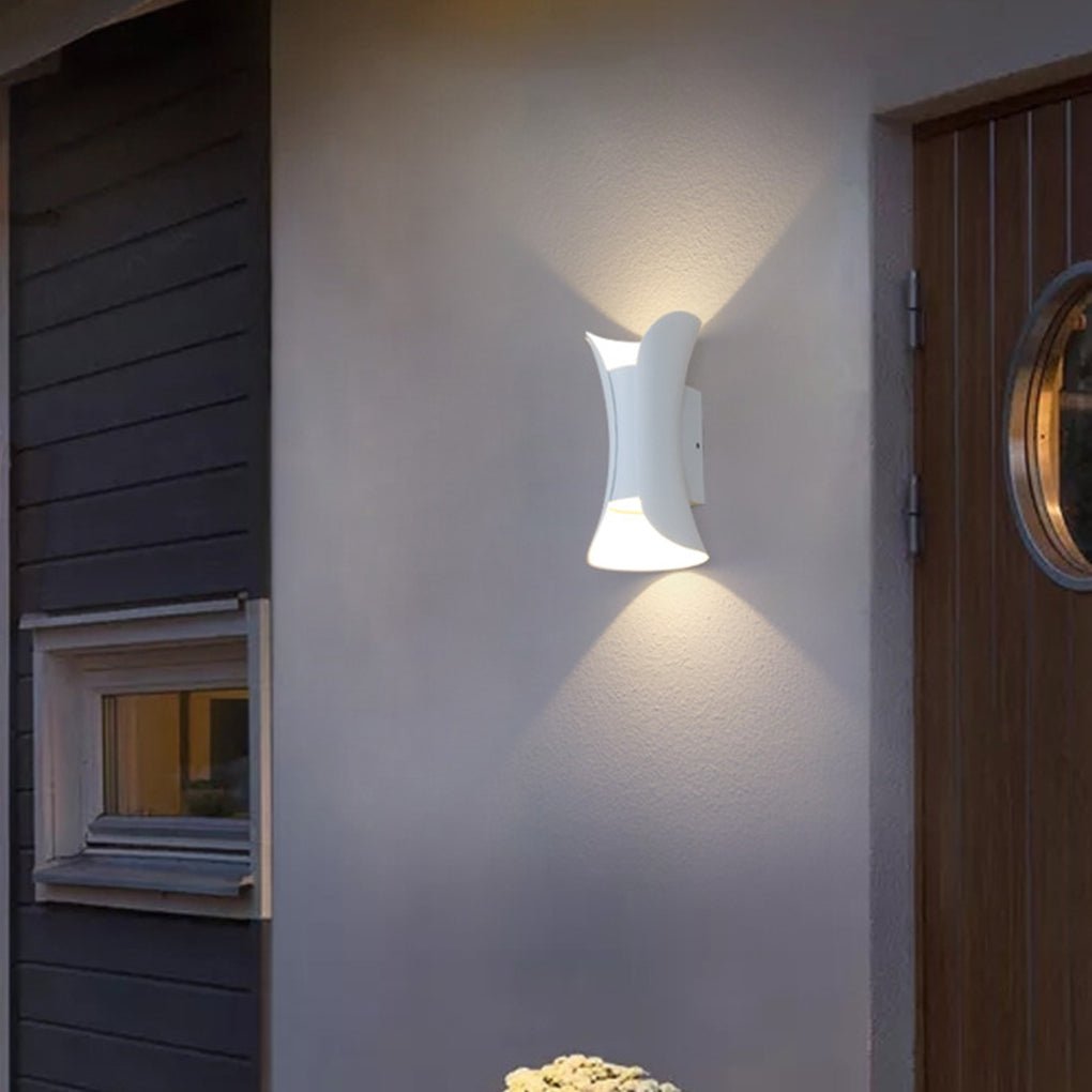 Modern Waterproof Curved LED Wall Sconce Light with Dual-Directional Projection | For Stylish Outdoor Spaces